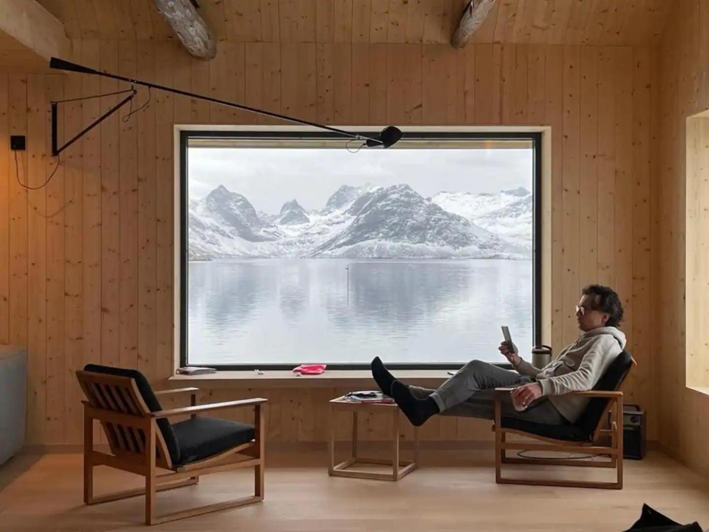 Minkfarmen, Spacious Seaside Cabin With Scenic View Ramberg Bagian luar foto