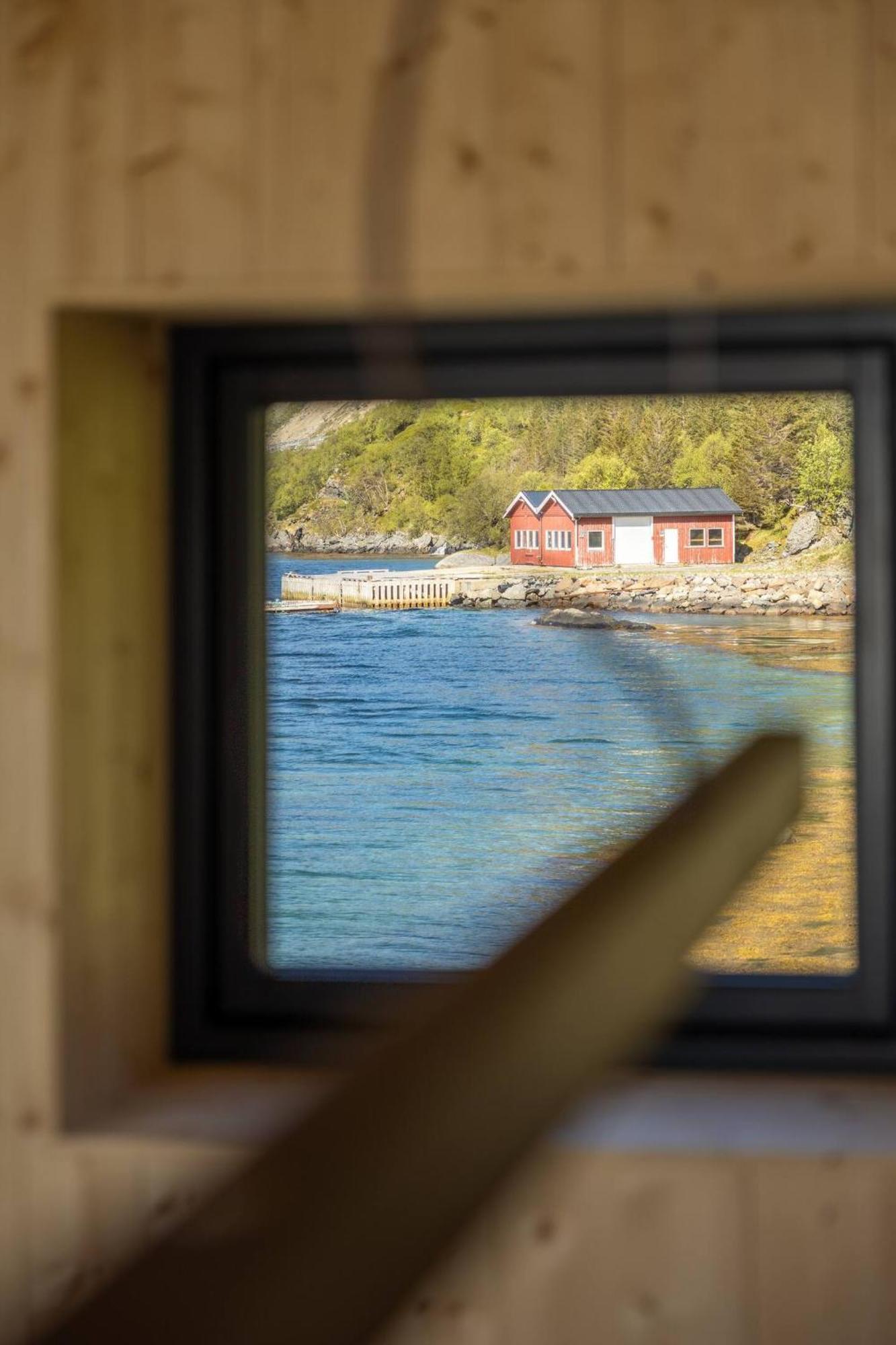 Minkfarmen, Spacious Seaside Cabin With Scenic View Ramberg Bagian luar foto